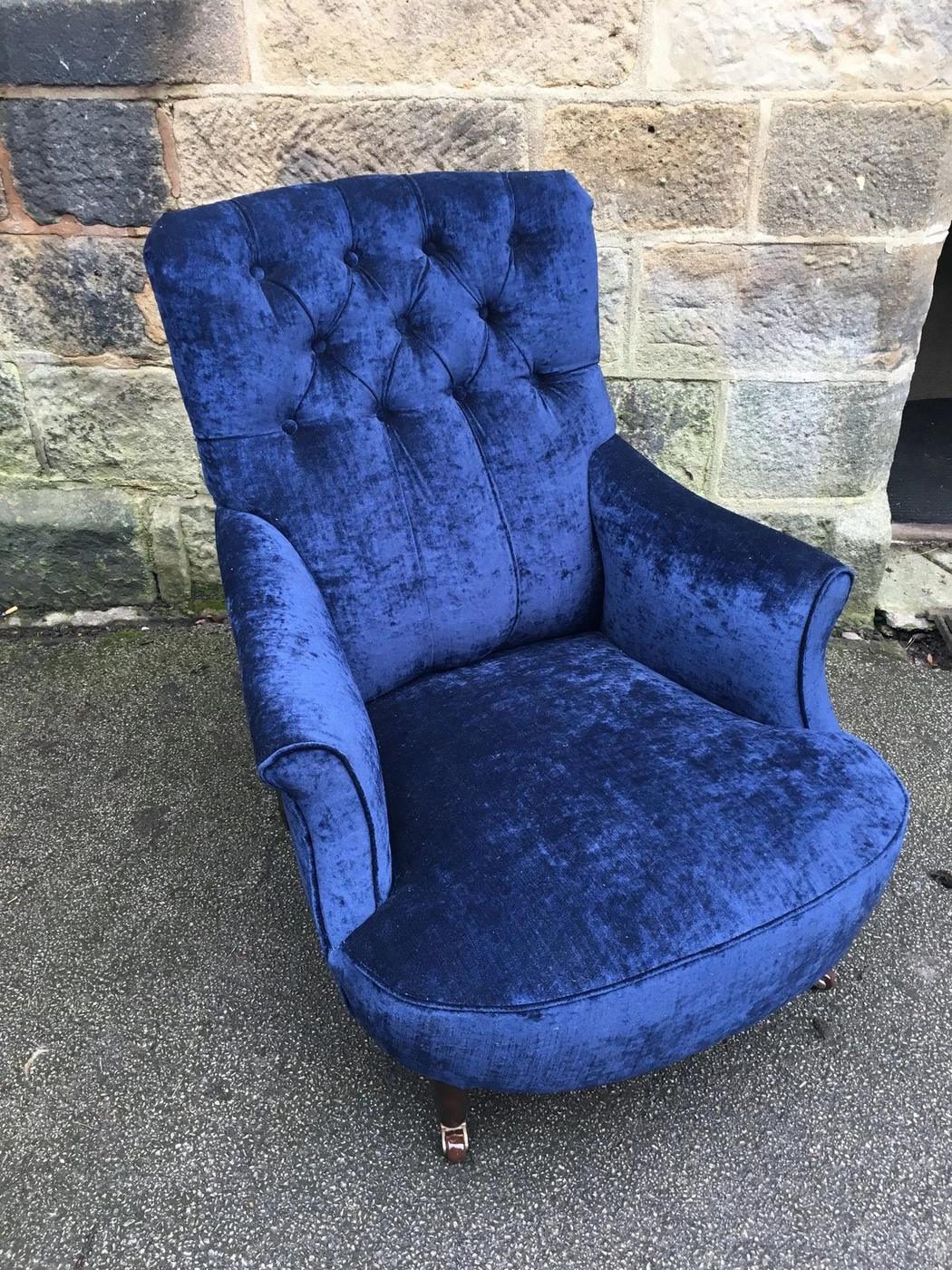 Navy velvet buttoned chair